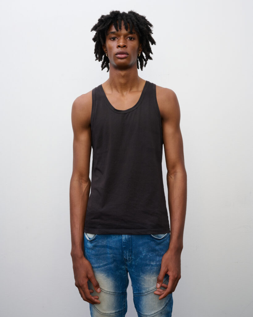 Guy, male model represented by Idée Models, Montreal modeling agency, digital three quarter